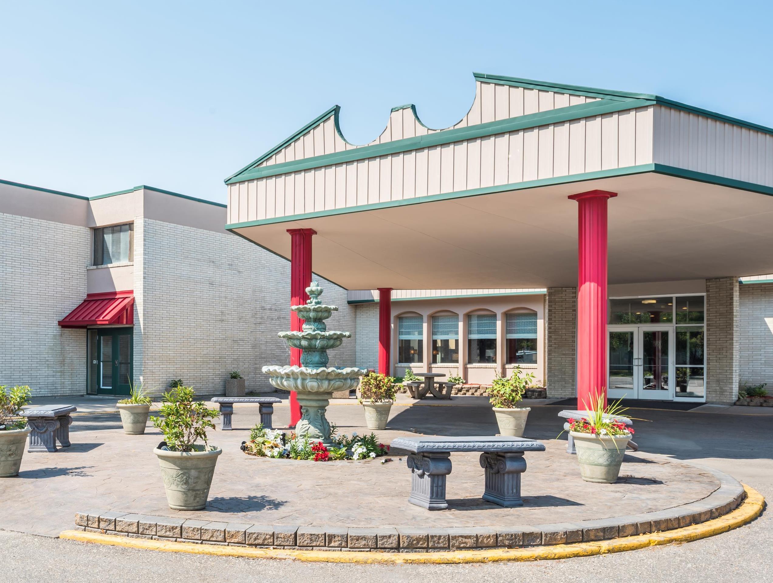 Ramada By Wyndham Grand Forks Hotel Exterior photo